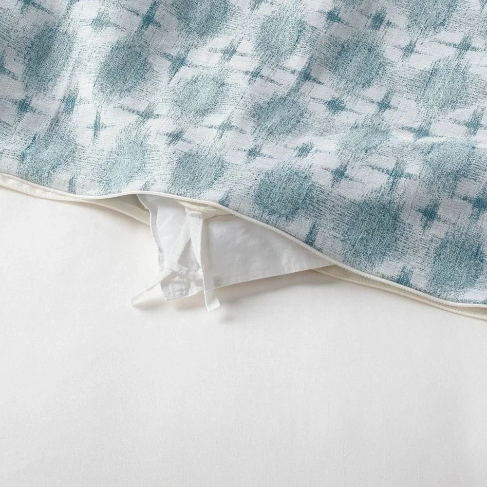 Threshold Yarn Dyed Duvet Cover and Sham Set KING IKAT 100% Cotton Blue & Ivory